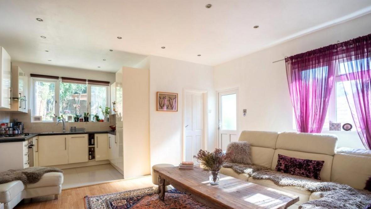 Abercorn Road, London, Mill Hill East, NW7 1JH, 3 bedroom Flat